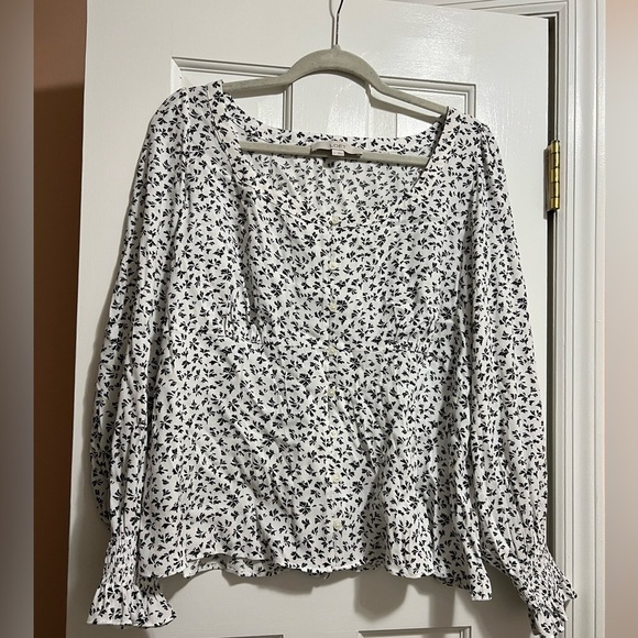 LOFT Tops - NWOT! Black and white floral loft blouse